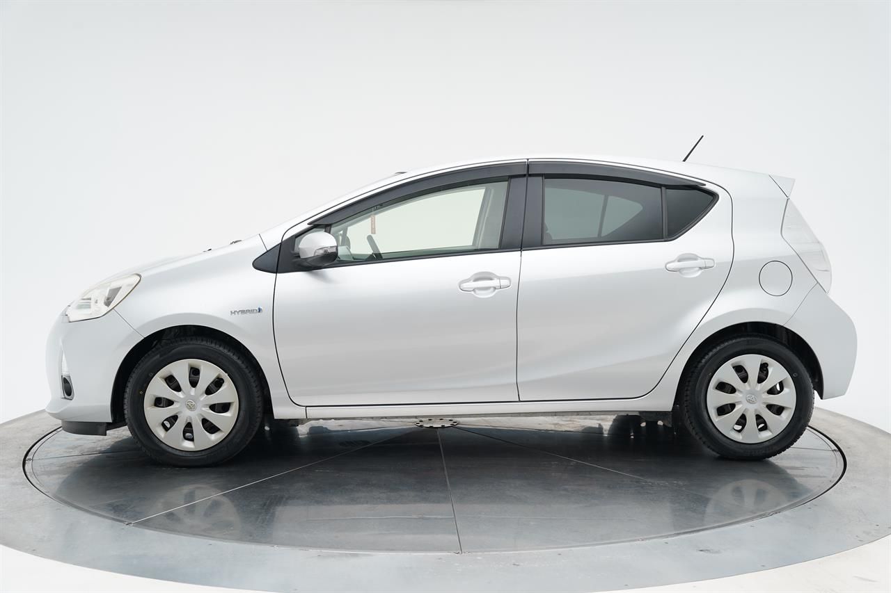Vehicle image 4