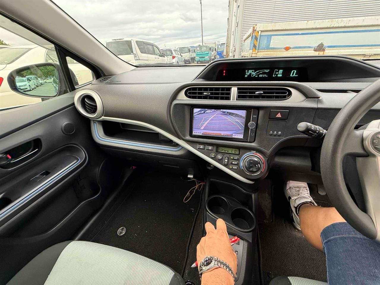 Vehicle image 5