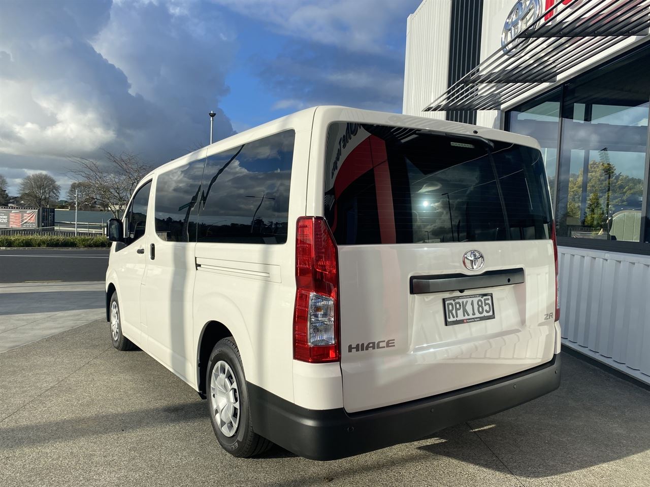 Vehicle image 4