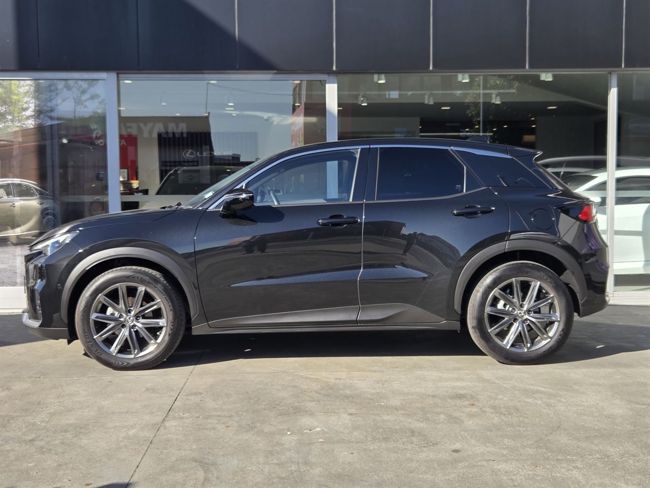 Vehicle image 5