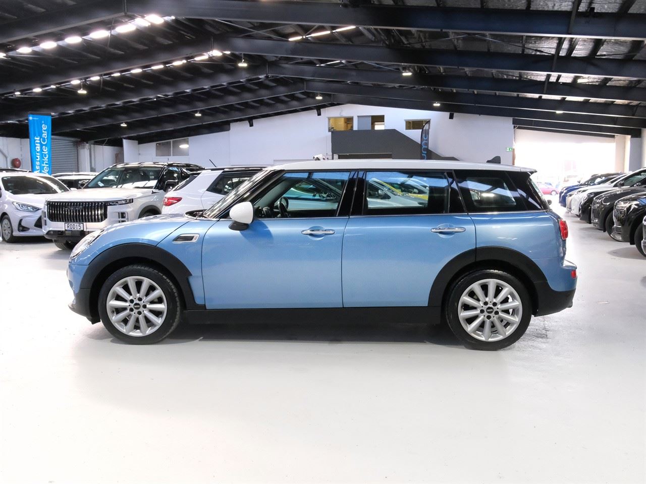 Vehicle image 5