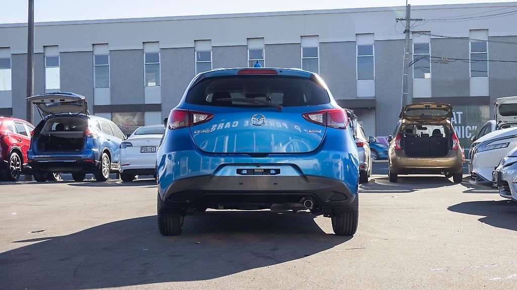 Vehicle image 4