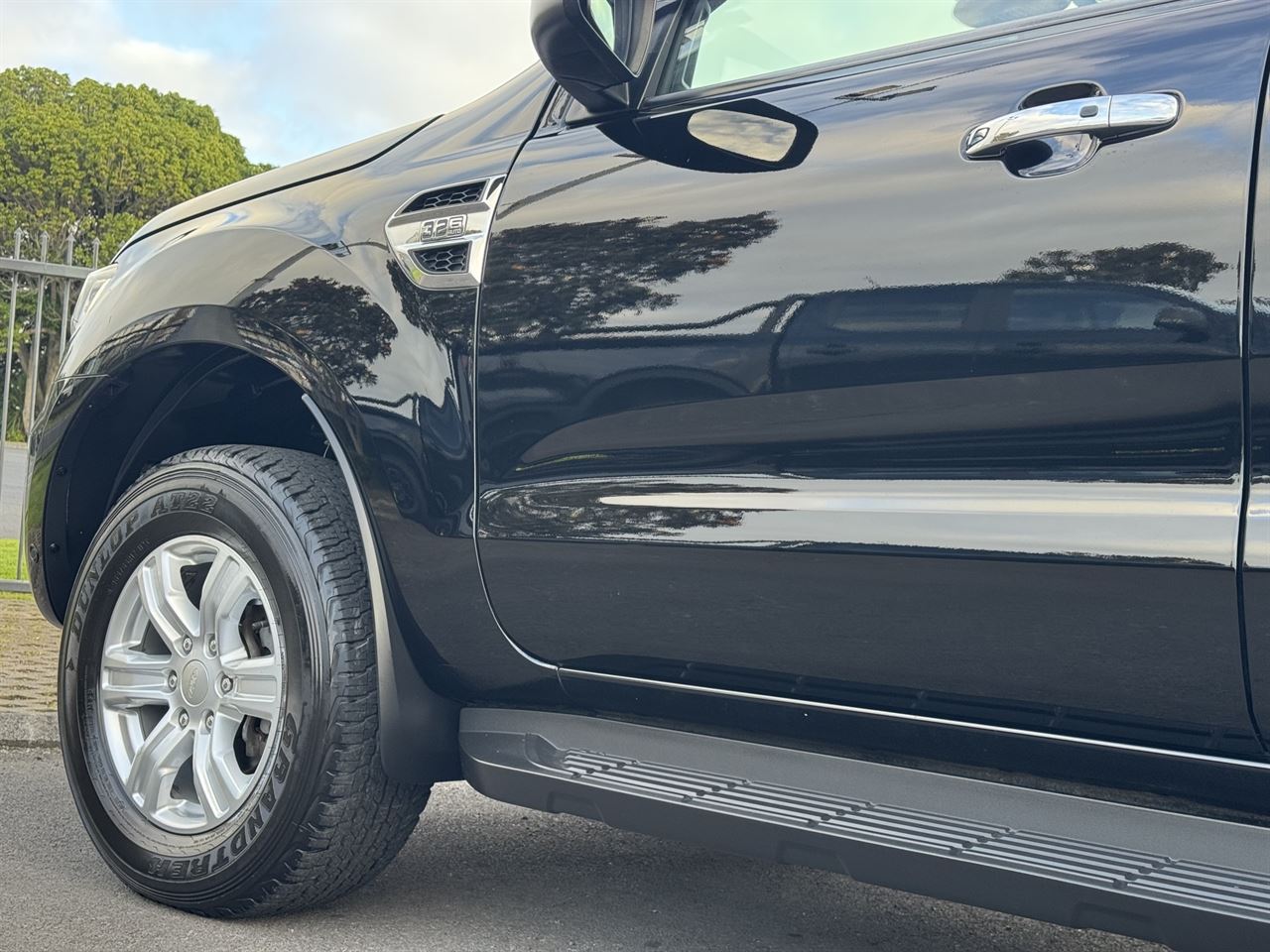 Vehicle image 3
