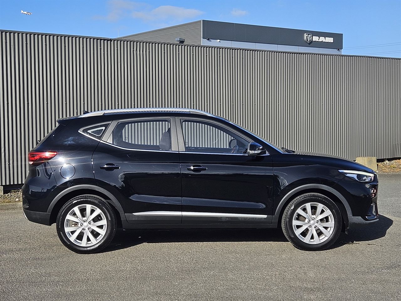 Vehicle image 3