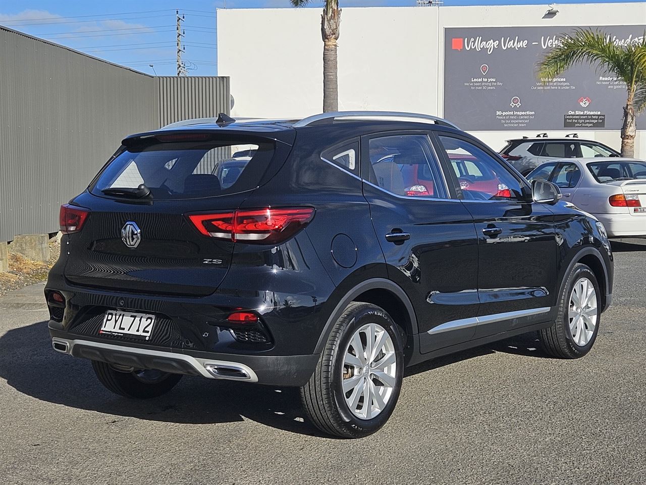 Vehicle image 5
