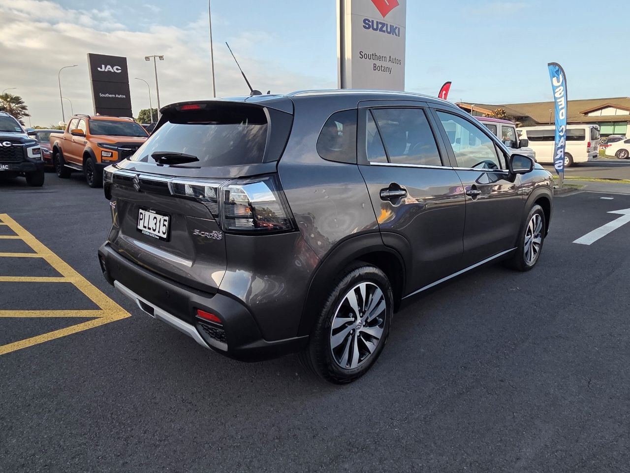 Vehicle image 5