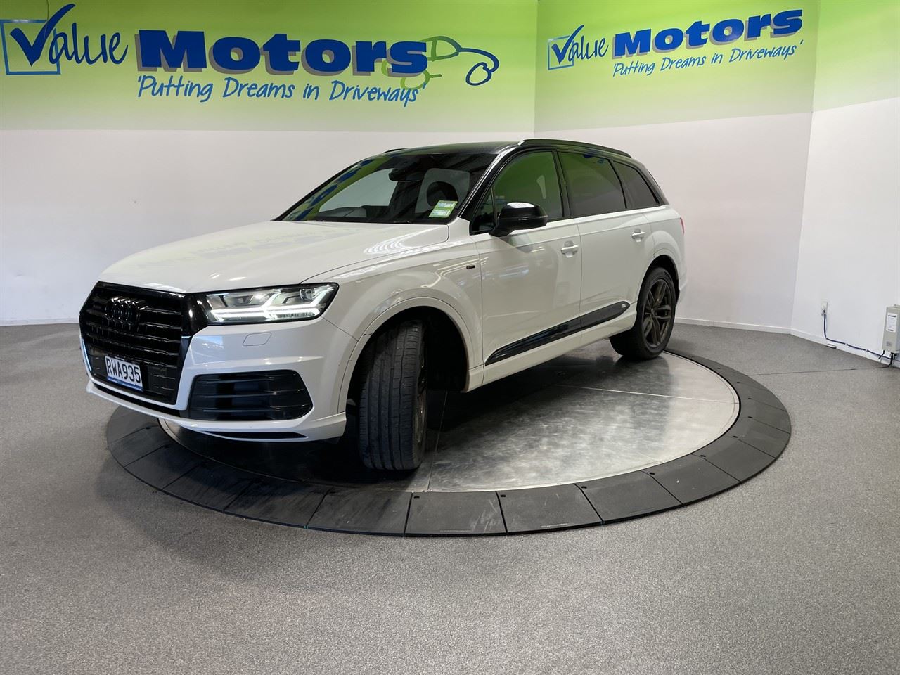 Vehicle image 3