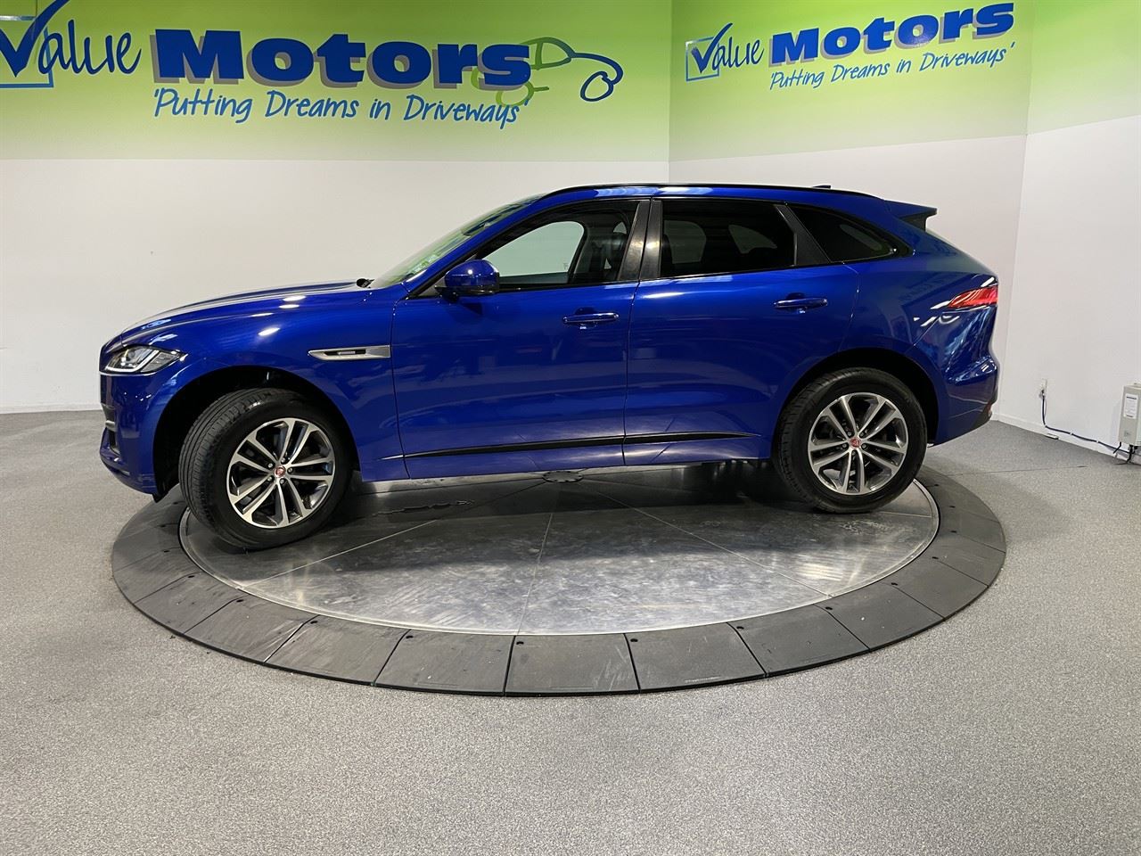 Vehicle image 4