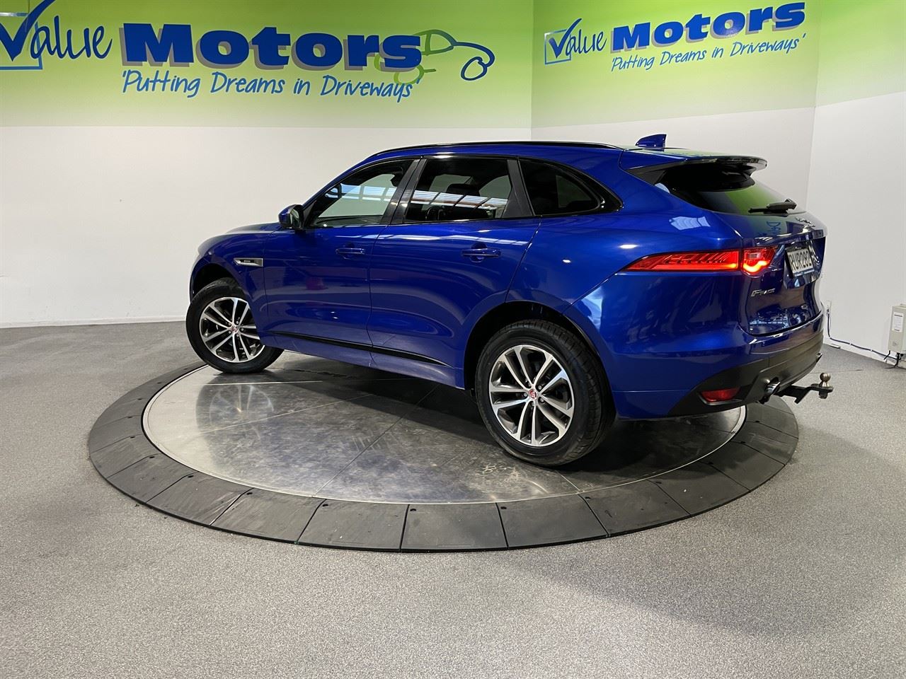 Vehicle image 5