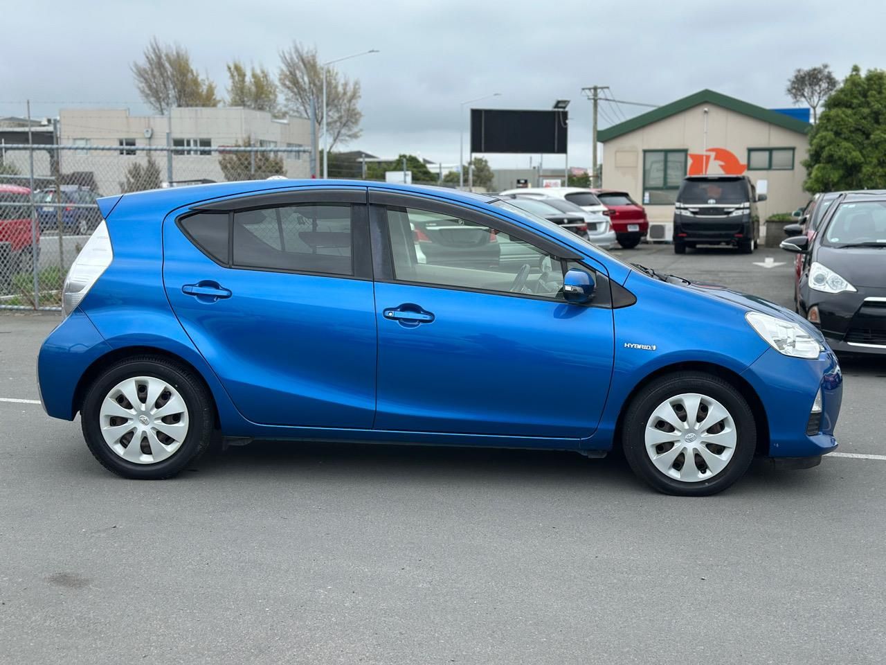 Vehicle image 4