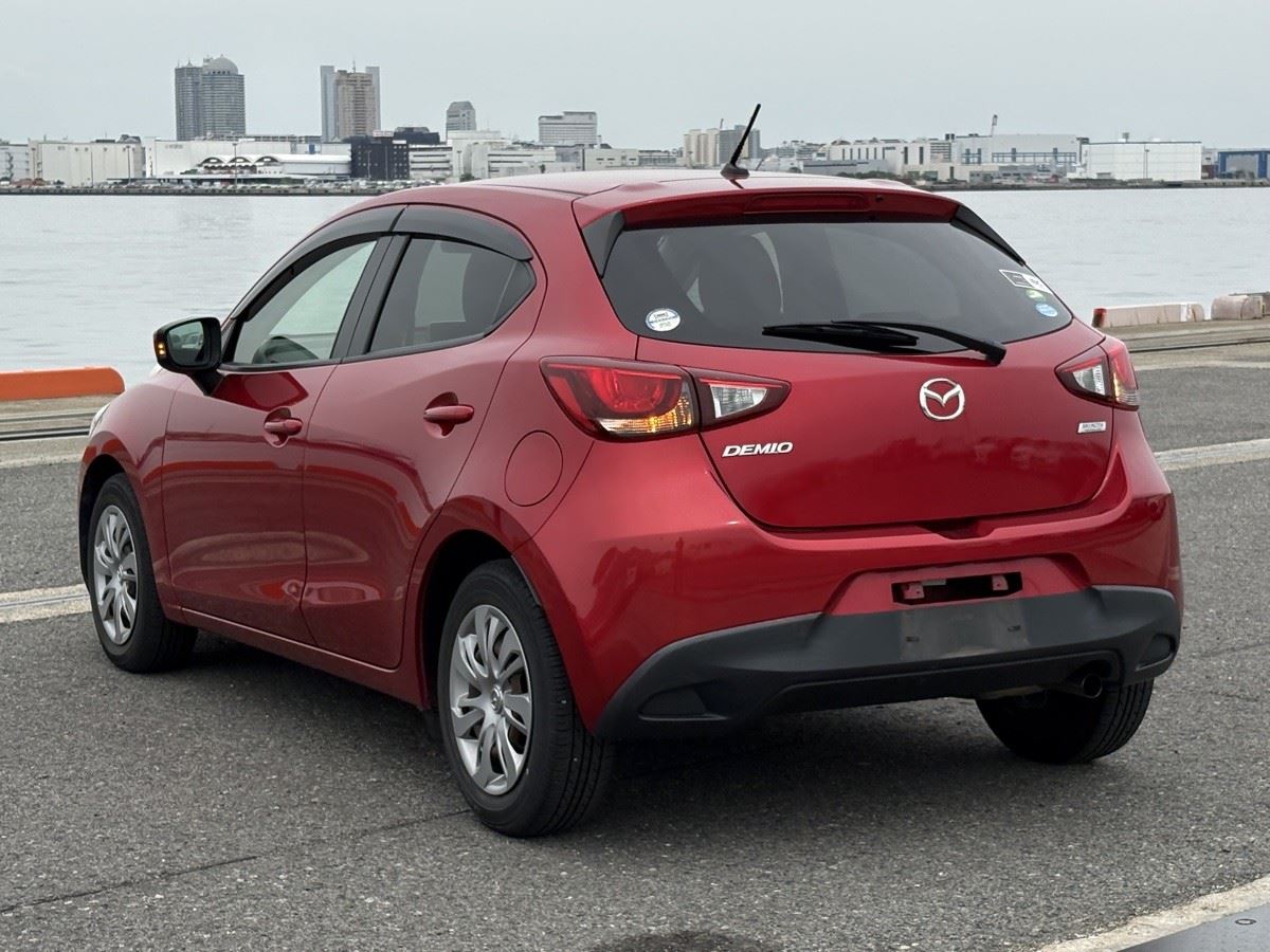 Vehicle image 5