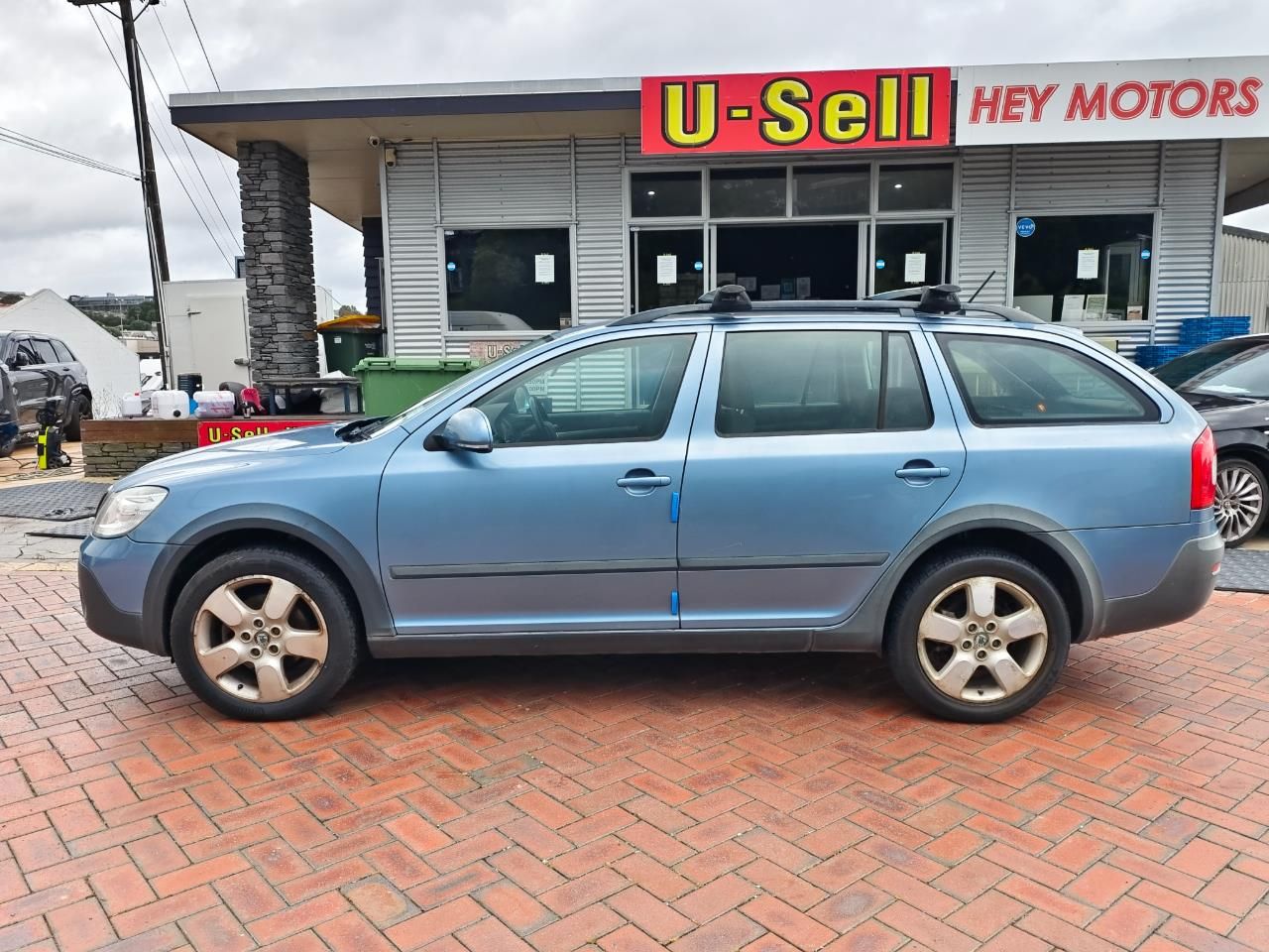 Vehicle image 4
