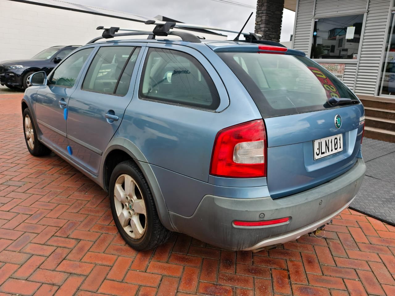 Vehicle image 5