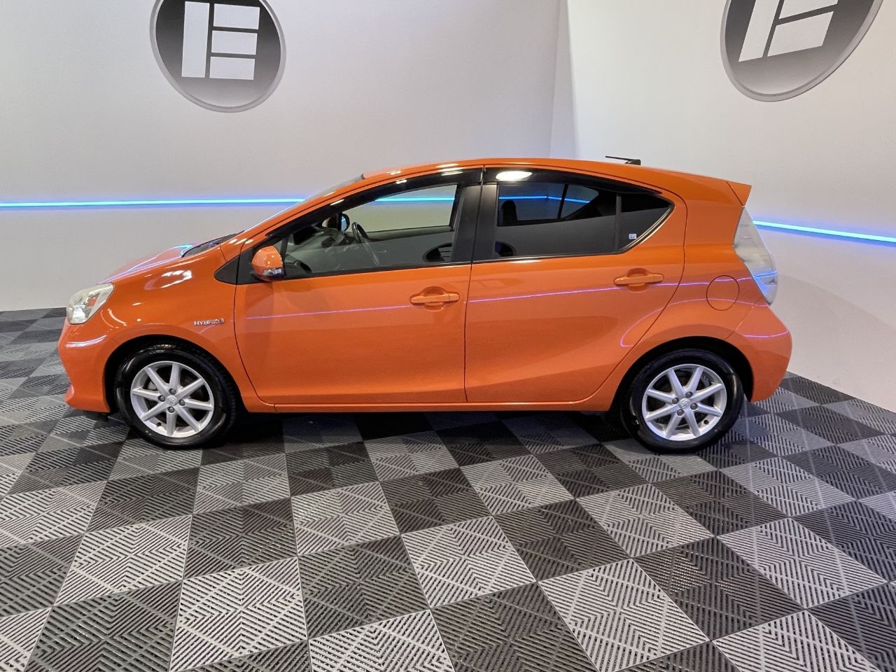 Vehicle image 5