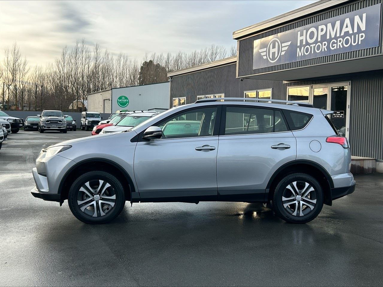 Vehicle image 5