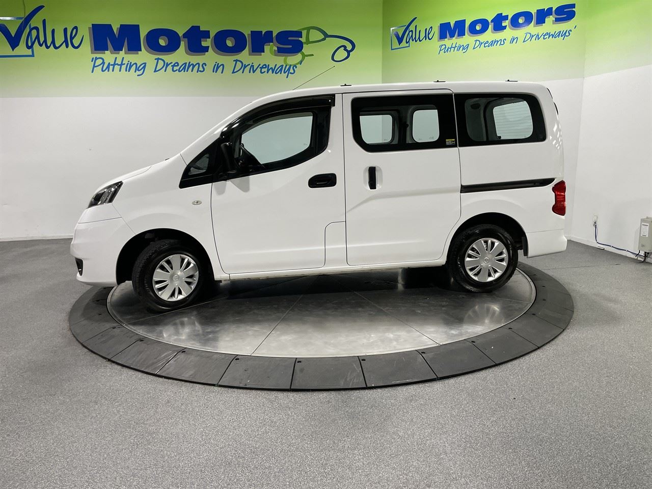 Vehicle image 4