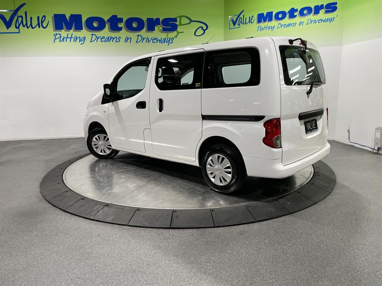Vehicle image 5