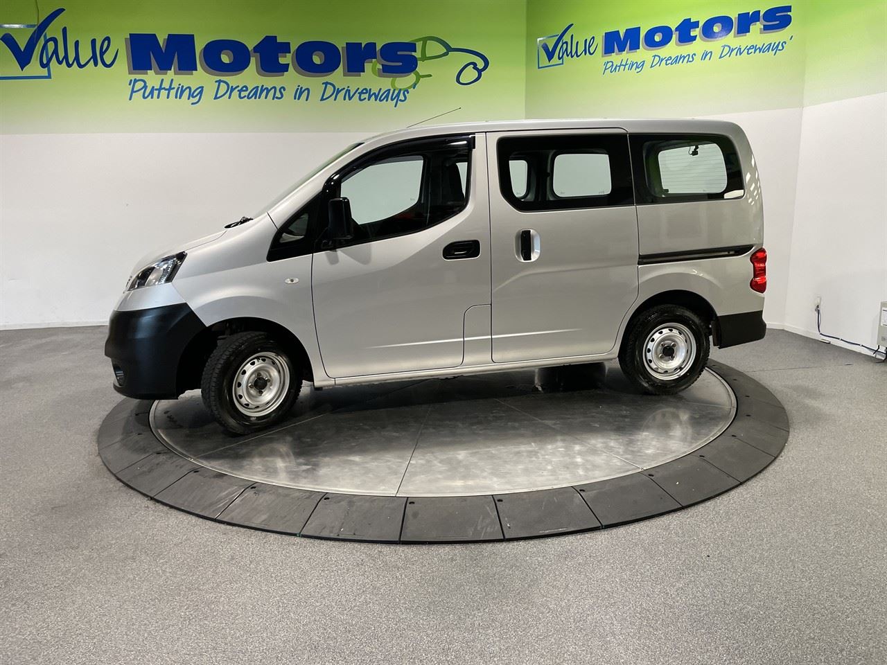 Vehicle image 4
