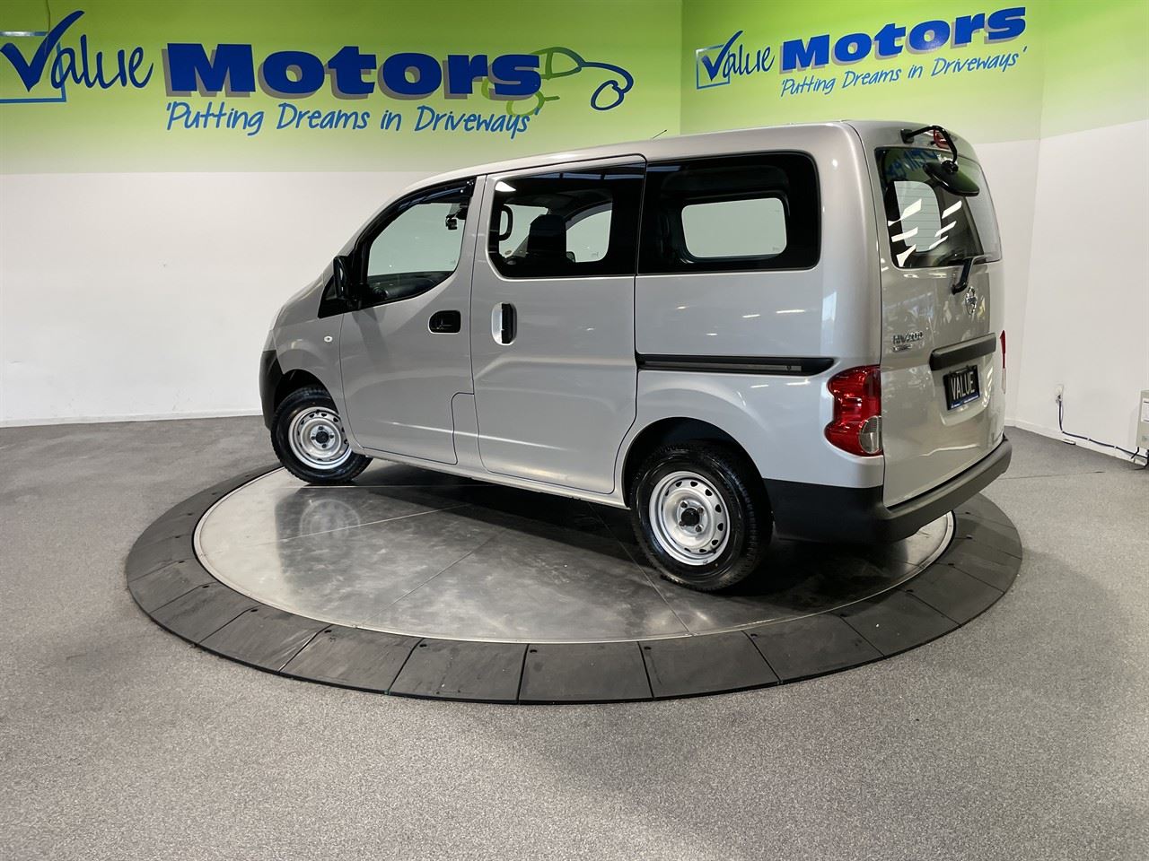 Vehicle image 5
