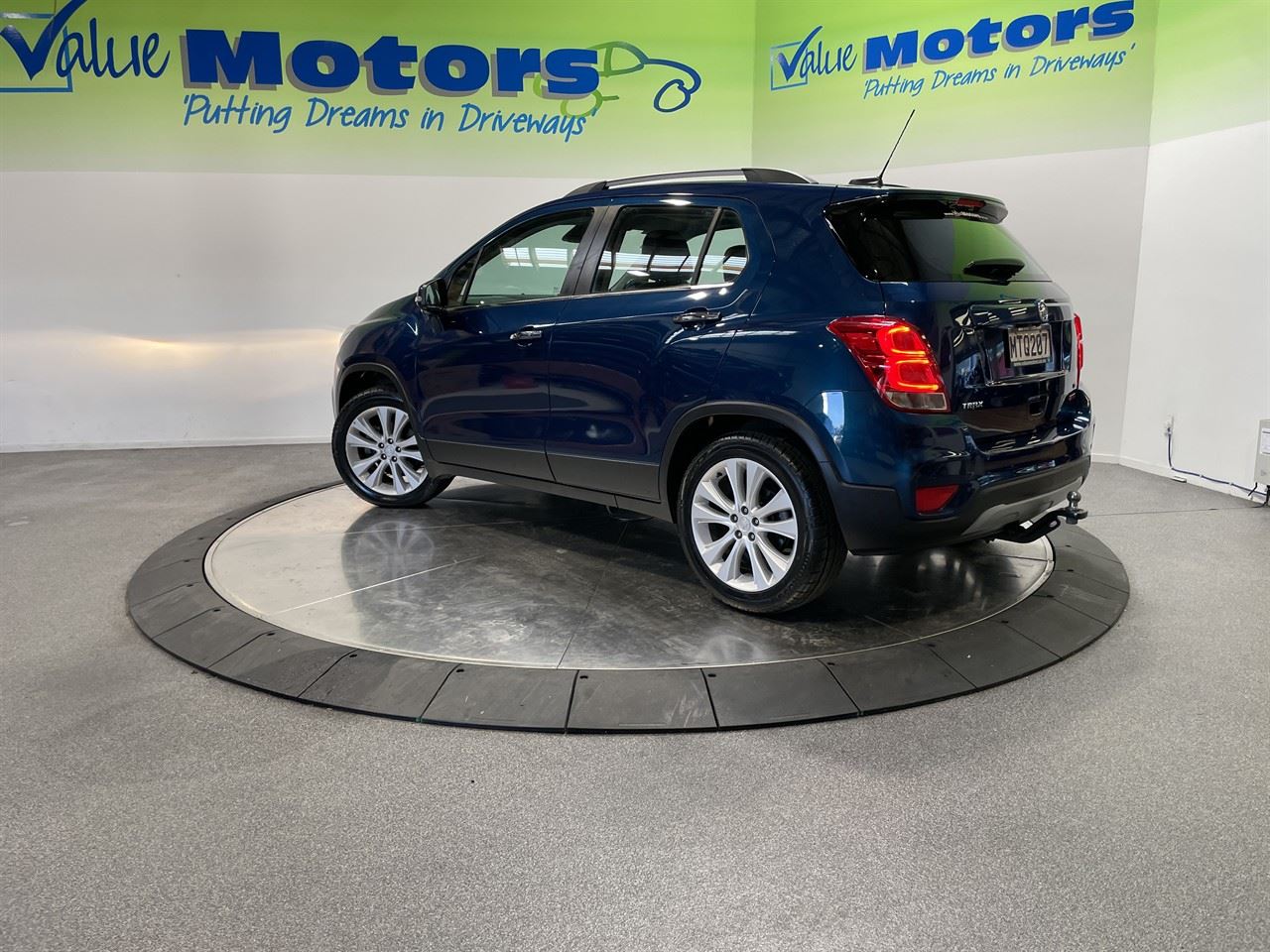 Vehicle image 5