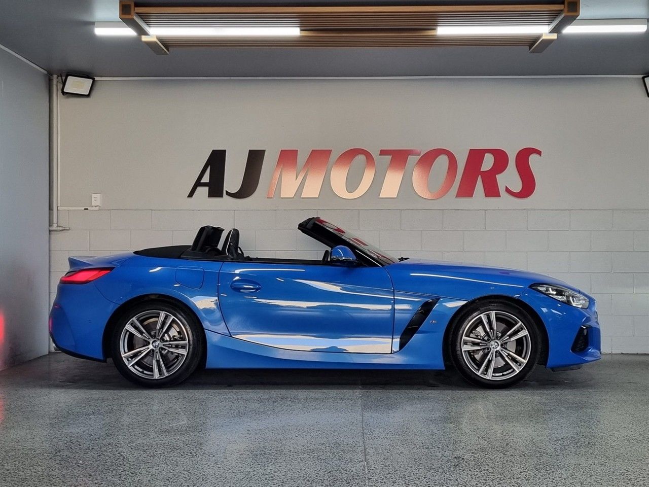 Vehicle image 5
