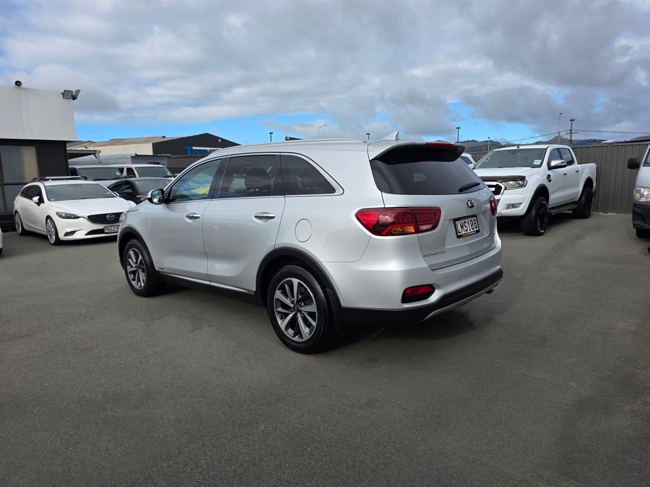 Vehicle image 4