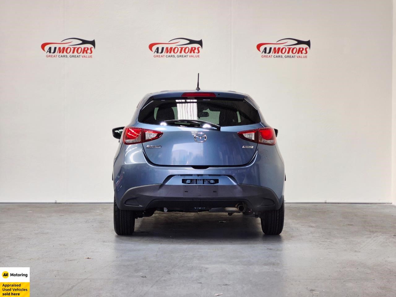 Vehicle image 5