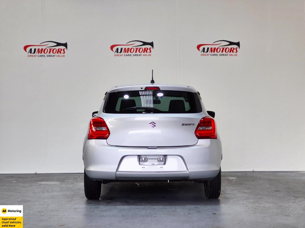 Vehicle image 5
