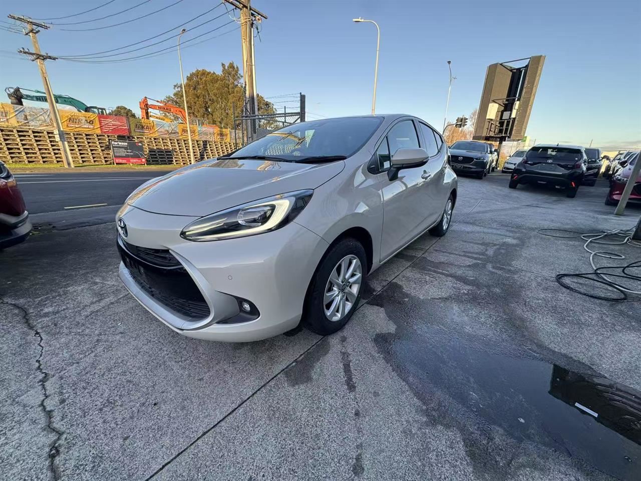 Vehicle image 3