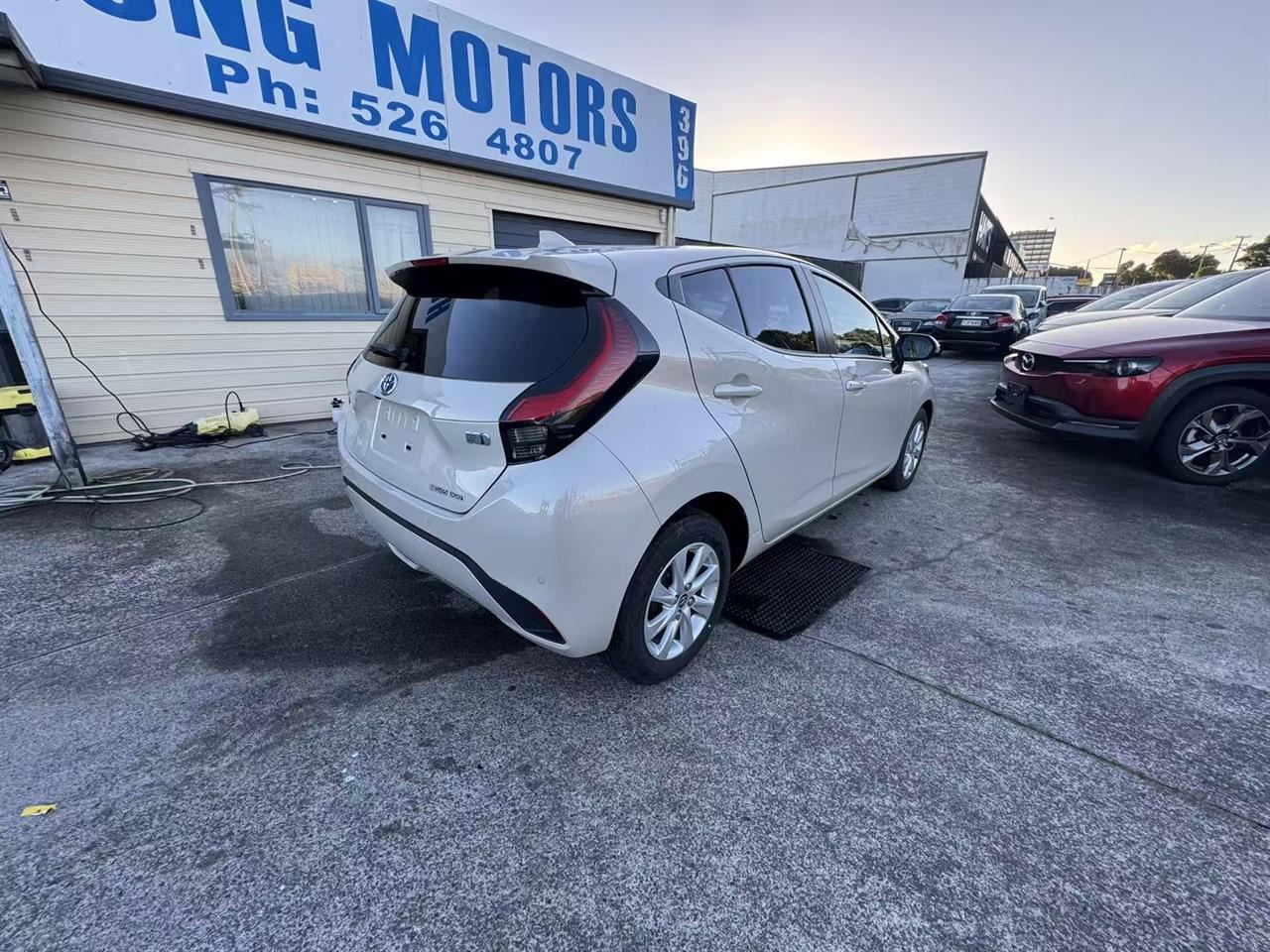 Vehicle image 5