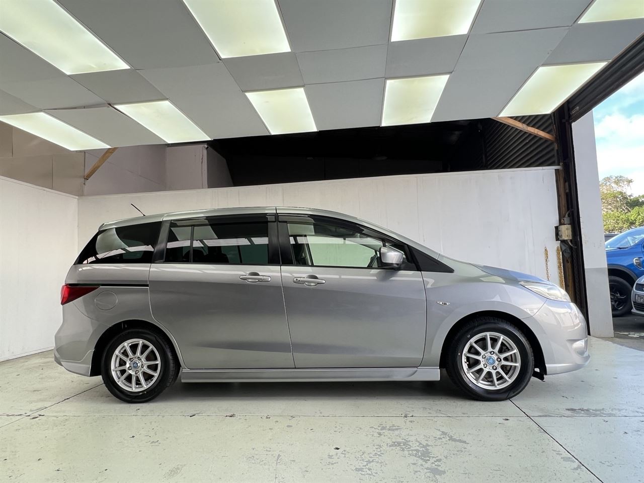 Vehicle image 5