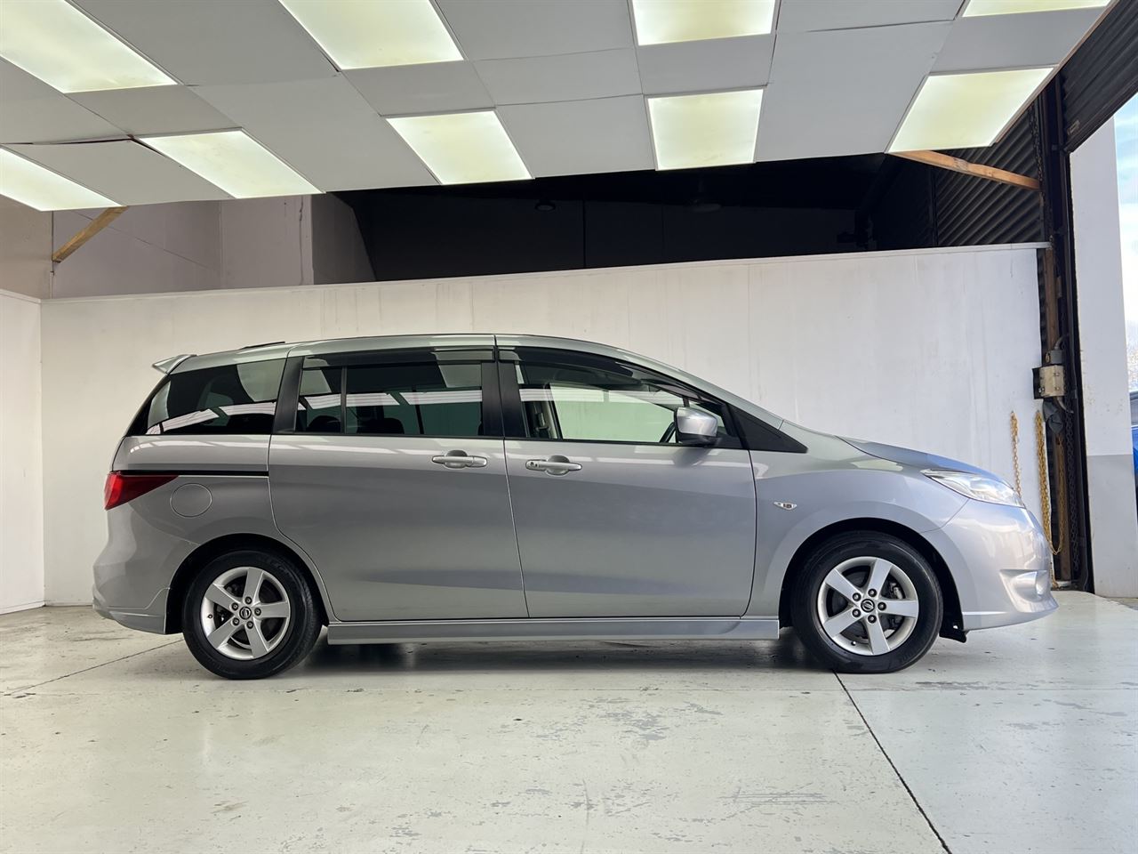 Vehicle image 5