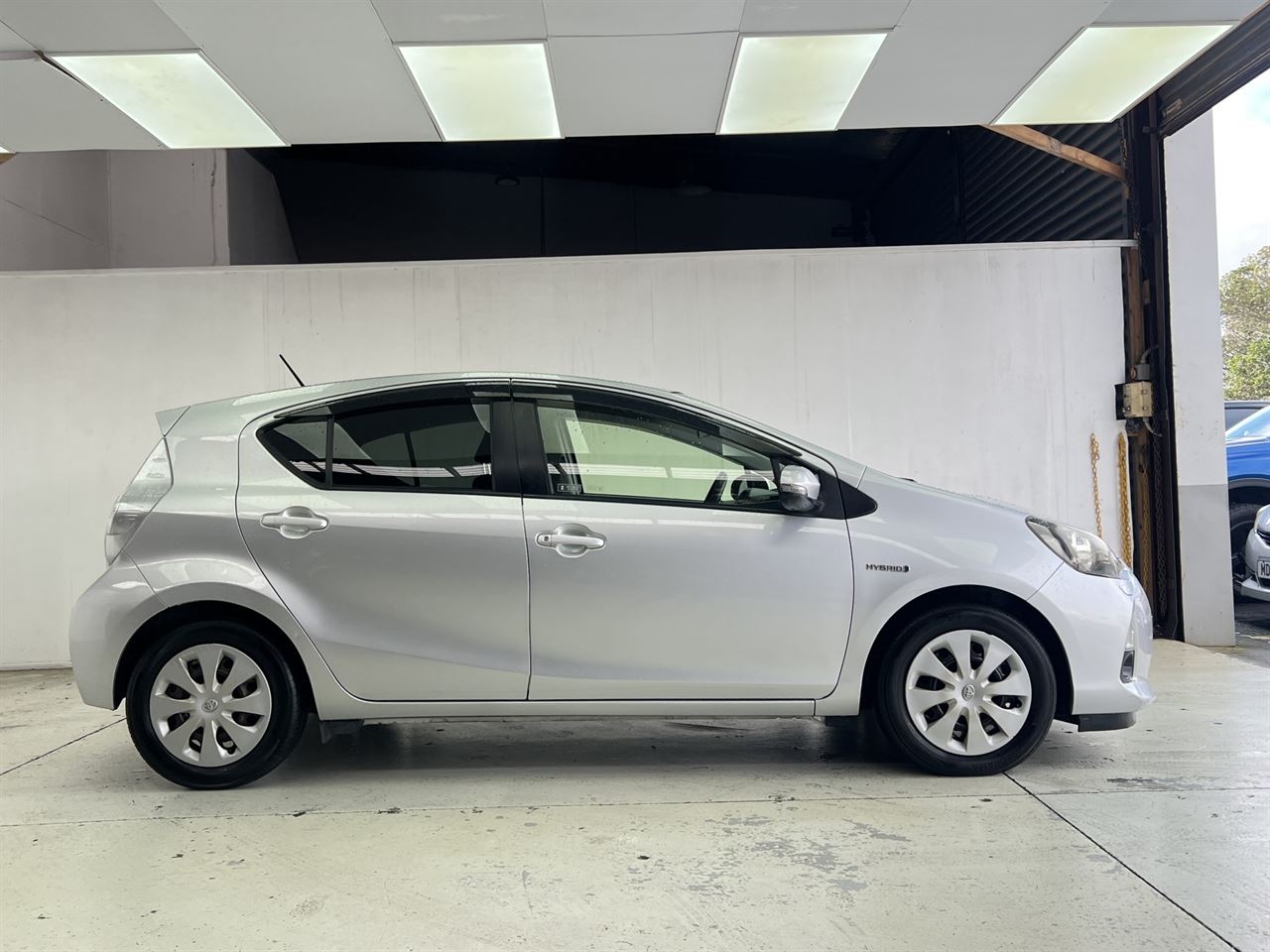 Vehicle image 5