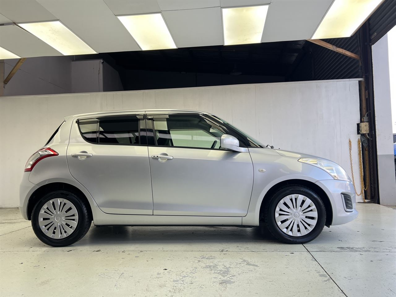 Vehicle image 5