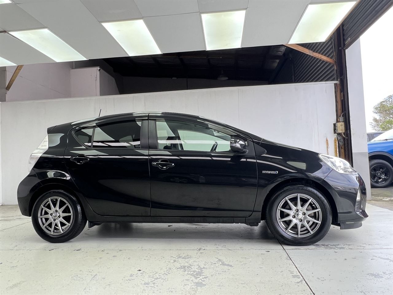 Vehicle image 5