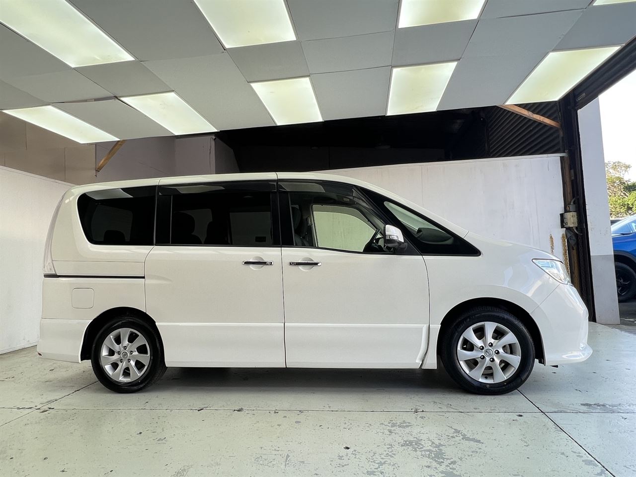 Vehicle image 5