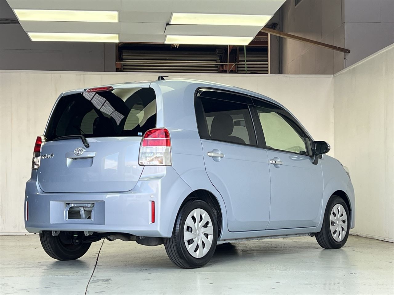Vehicle image 5