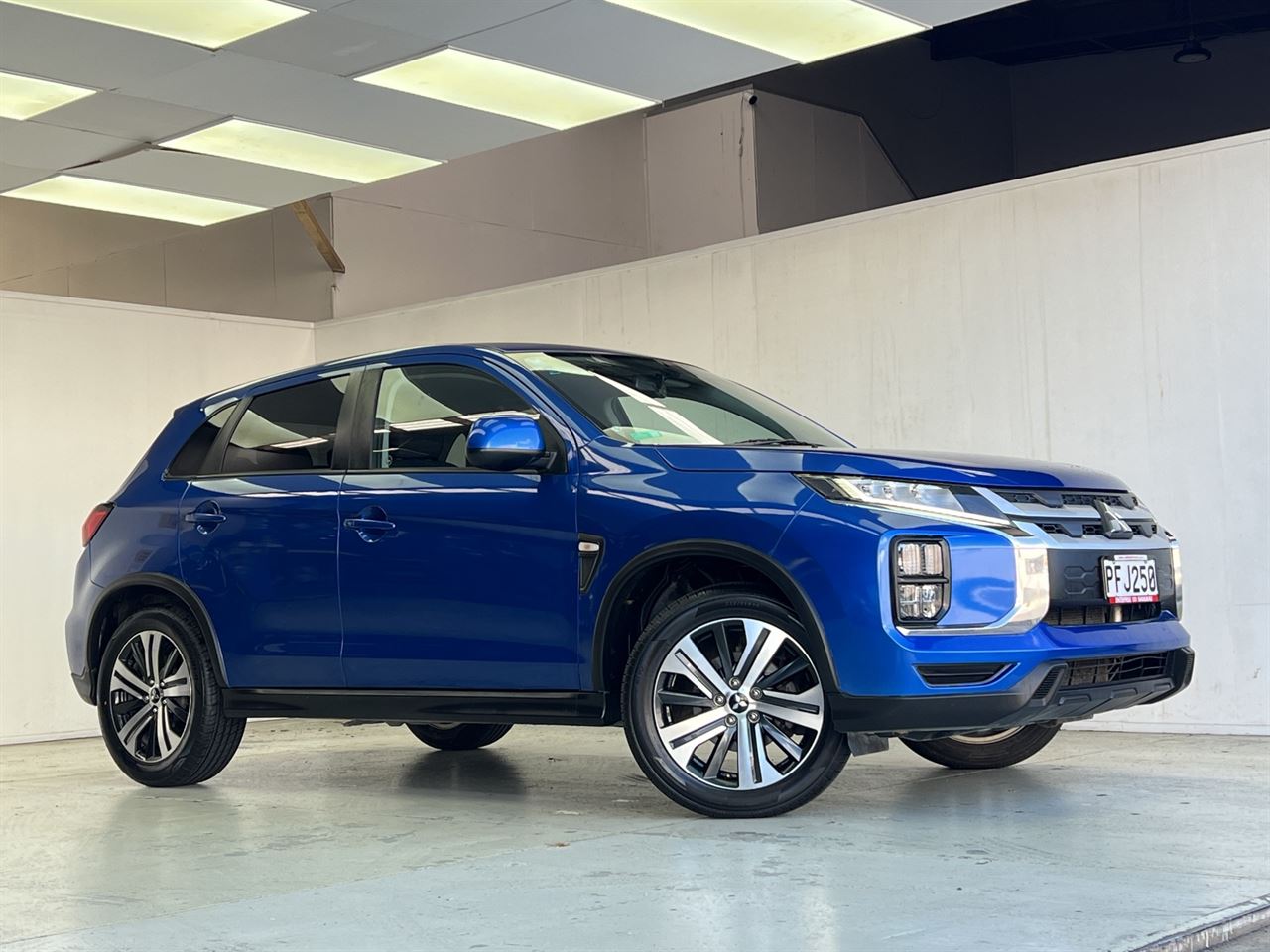 Vehicle image 4