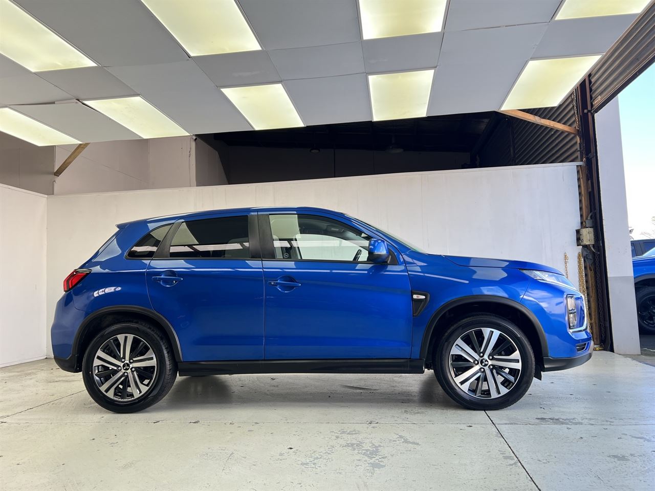 Vehicle image 5