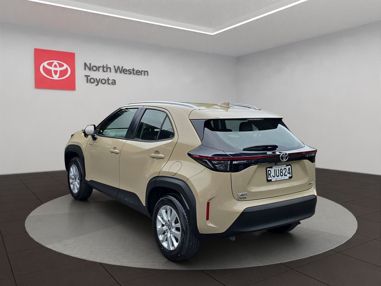 Vehicle image 5