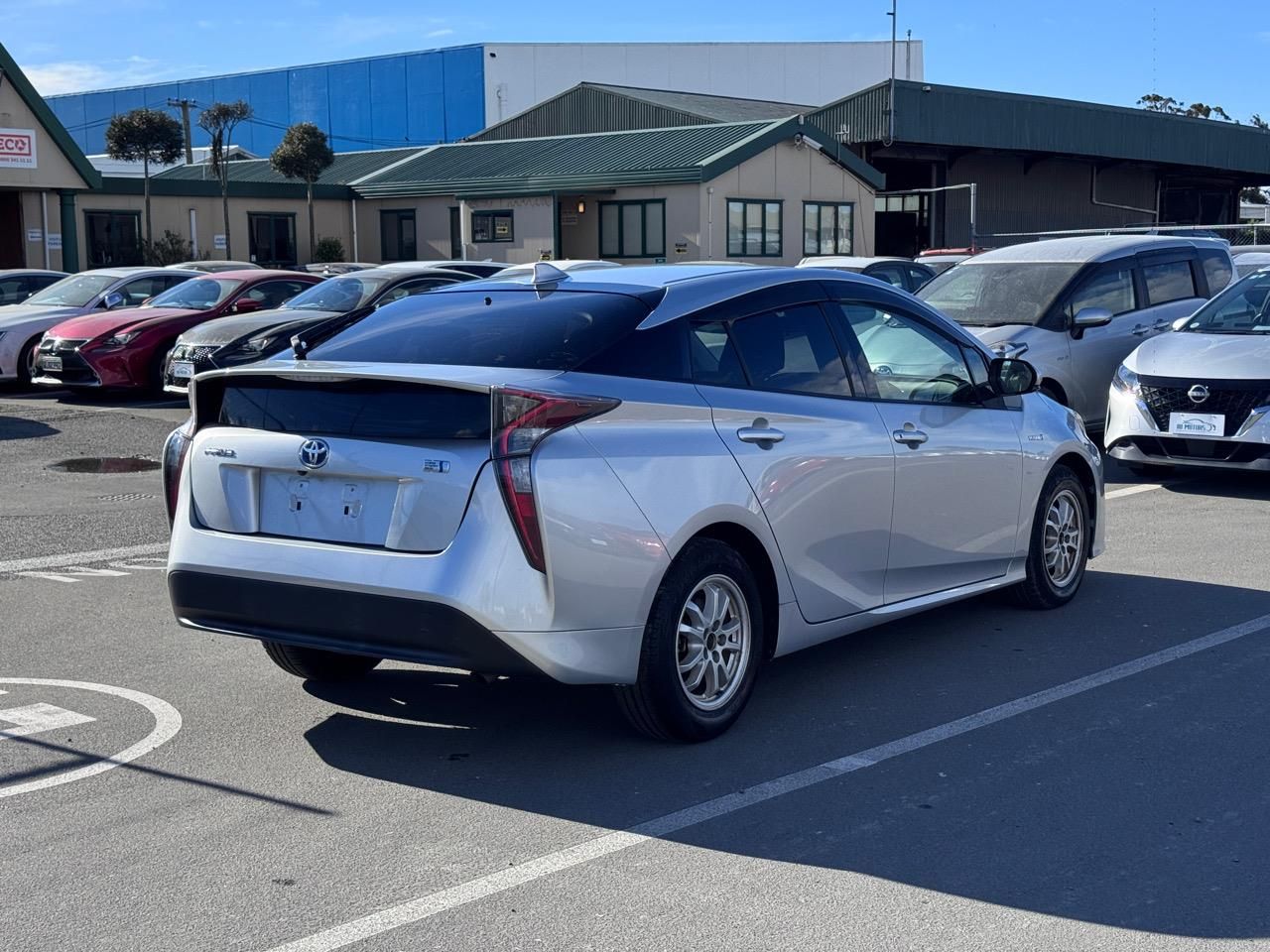 Vehicle image 5