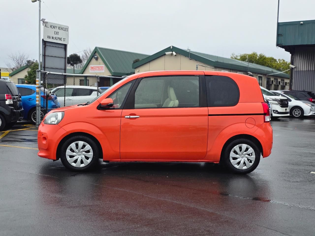 Vehicle image 4