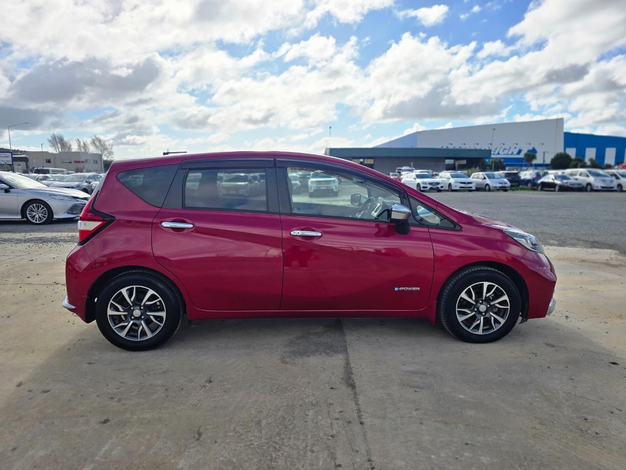 Vehicle image 5