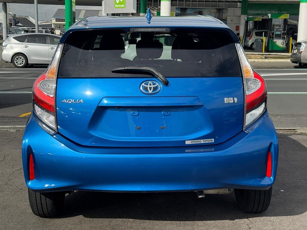 Vehicle image 3