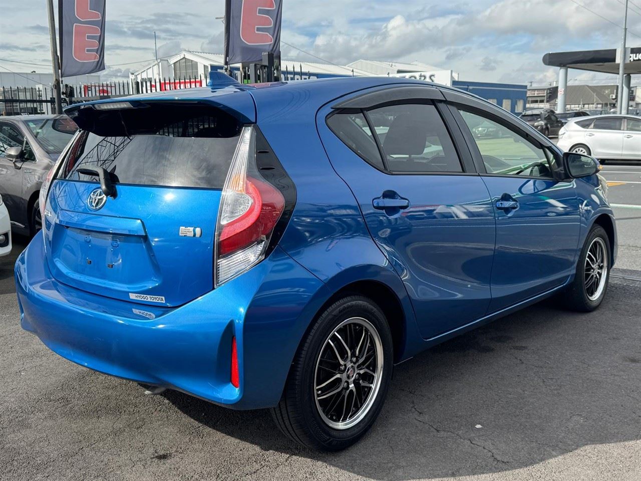 Vehicle image 4
