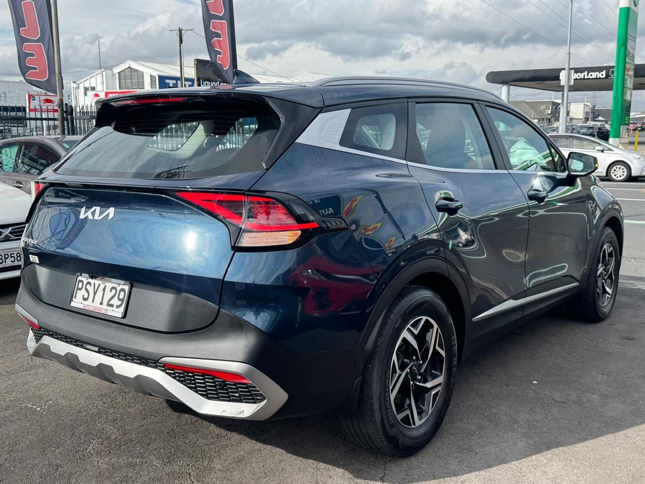 Vehicle image 4