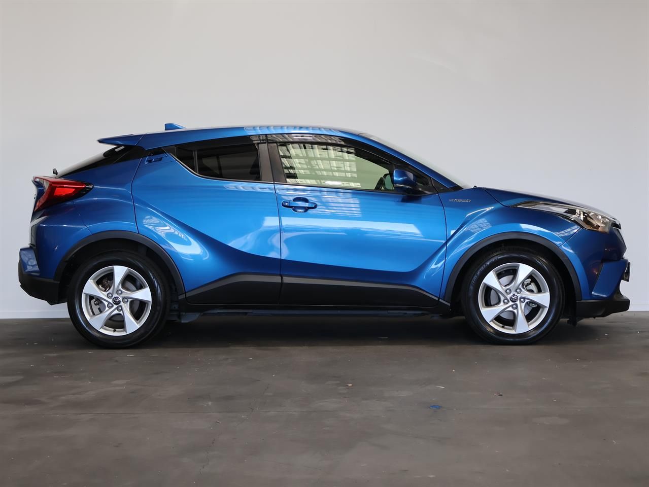 Vehicle image 5