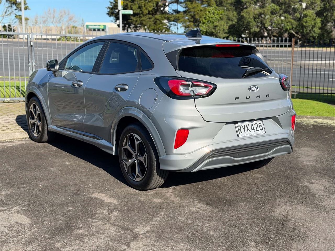 Vehicle image 4