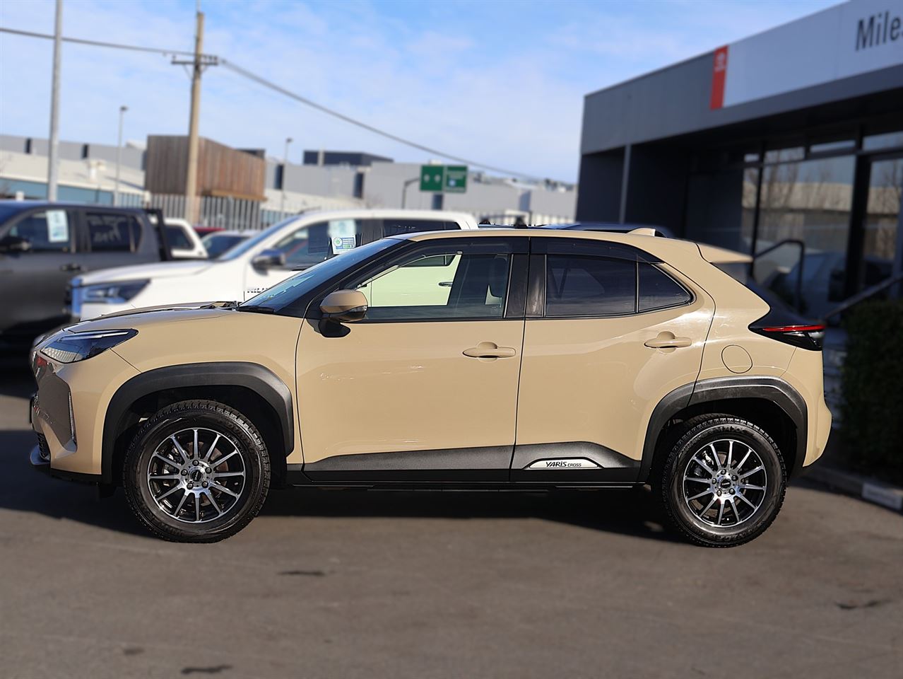 Vehicle image 4
