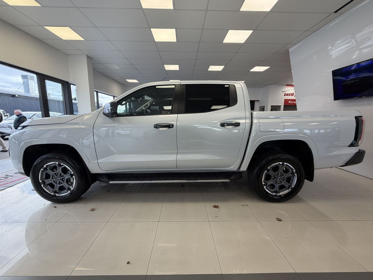 Vehicle image 5